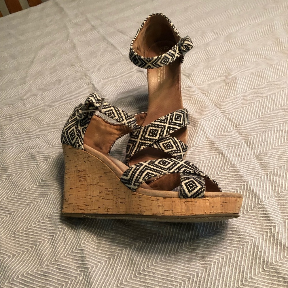Toms platform sandals